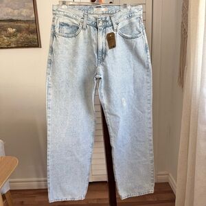NWT Levi’s ‘94 Baggy Light Wash Jeans Size 29